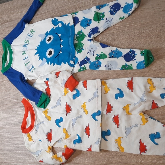 Sz 9 mnths monster and Dinosaur pj set read description